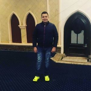 Meet your Posher, Loay